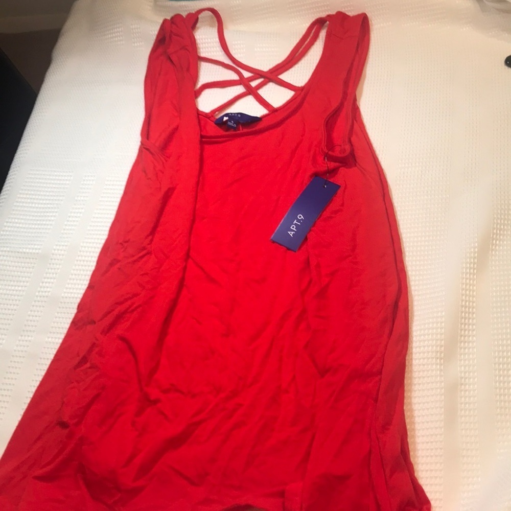 Red top - Picture 3 of 5